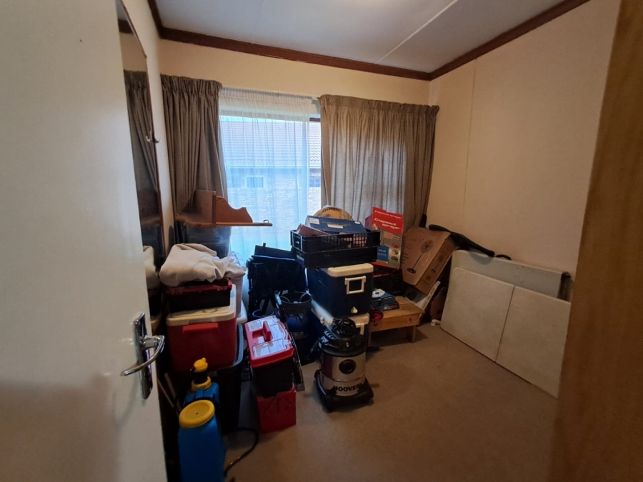 5 Bedroom Property for Sale in Langenhovenpark Free State